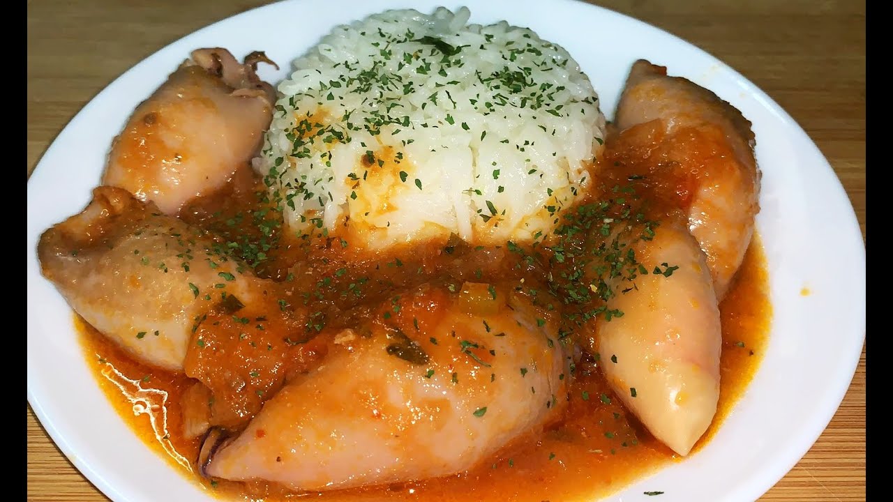 CHIPIRONES RELLENOS DE MARISCO EN SALSA  ROJA CON ARROZ JAZMÍN