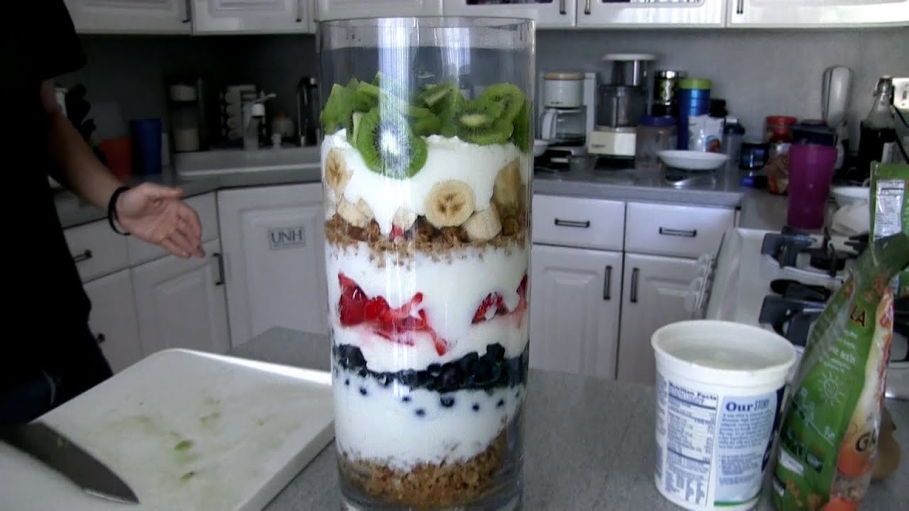 Massive Yogurt Parfait (6,455 cals)
