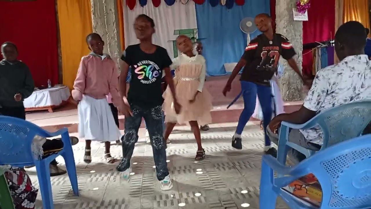 Kila kiumbe chenye huai kimsifu yeova
