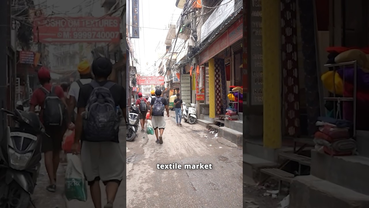 Delhi&rsquo;s largest fabric market - Shanti Mohalla