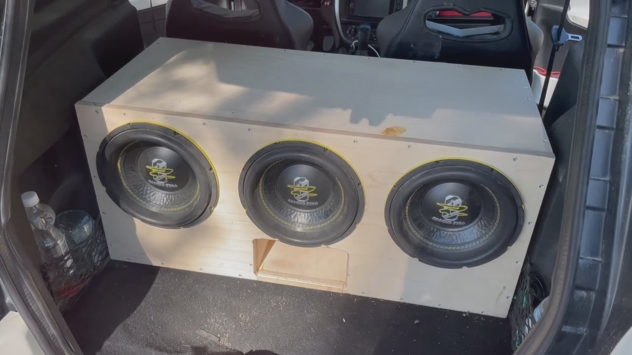 Lis&auml;&auml; Bassoa Mopoautoon! | Mauto PT 2.