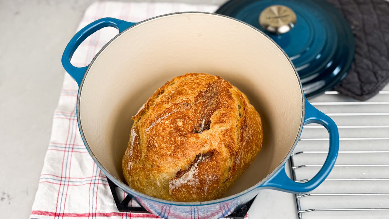 Enkelt bröd i gjutjärnsgryta