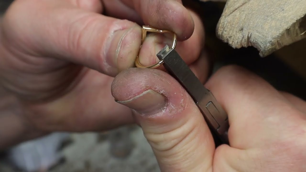 Comment se fait une mise en grandeur de bague?