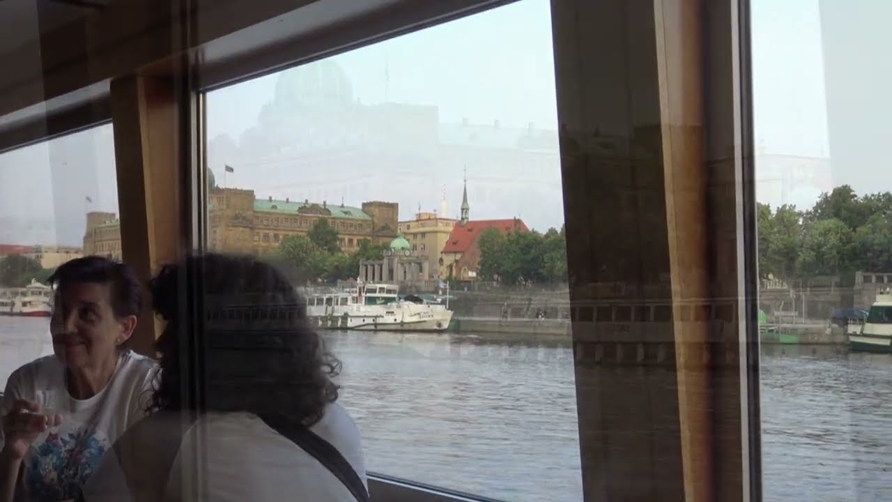 PRAGA CRUCERO POR EL MOLDAVA 10 7 23
