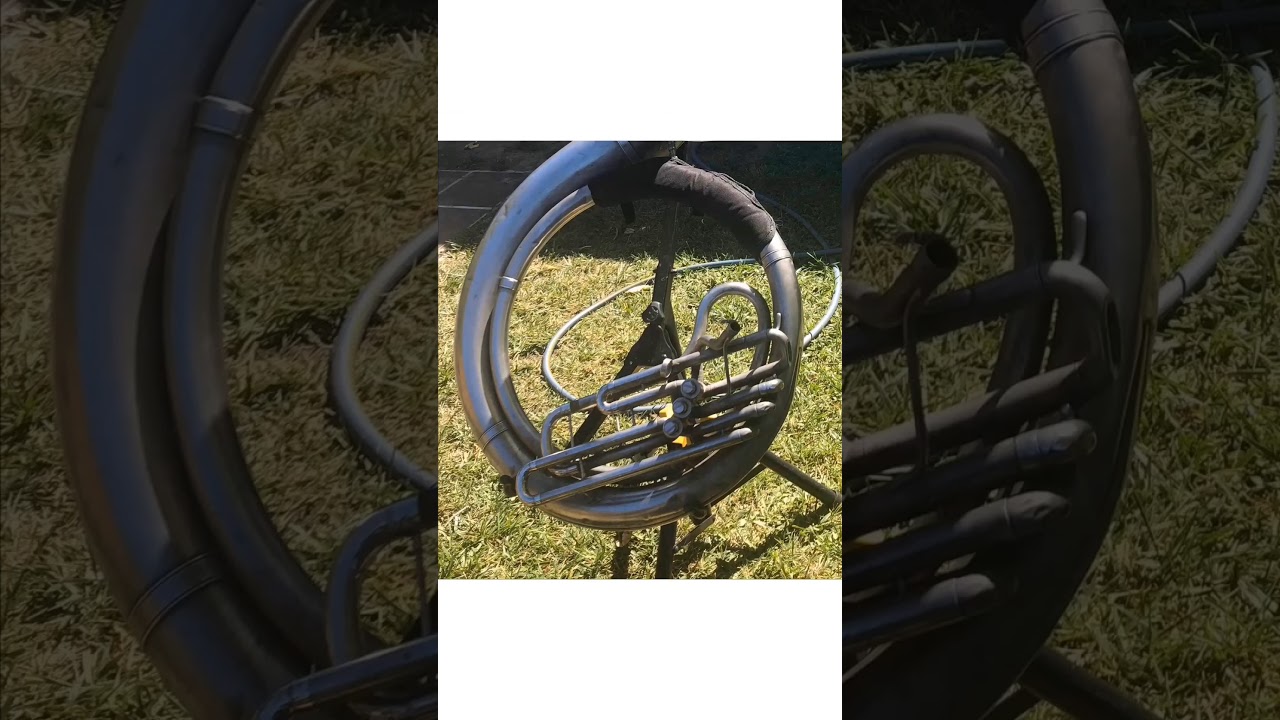 Impresionante arreglo de una tuba Conn