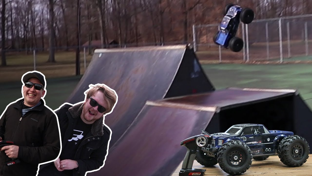SKATEPARK MONSTER TRUCK BATTLE