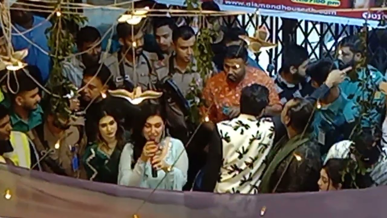 অপু বিশ্বাসের উদ্ভাবন করেছেন খুলনা নিউ মার্কেট 