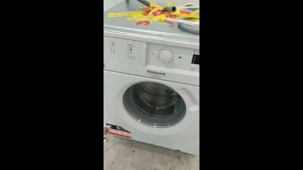 Стиральная машина HOTPOINT BI WMHL 71253 EU