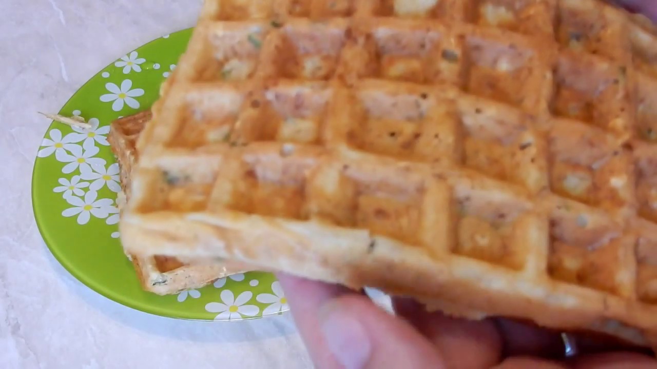 Нежные вафли с тунцом в электровафельнице GFW 015 Waffle