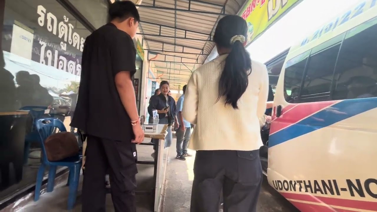 ลาลาว! ต่อรถตู้อุดร 55 บ. ด่วน 100 บ. 40 นาที ถึงเซ็นทรัลอุดร