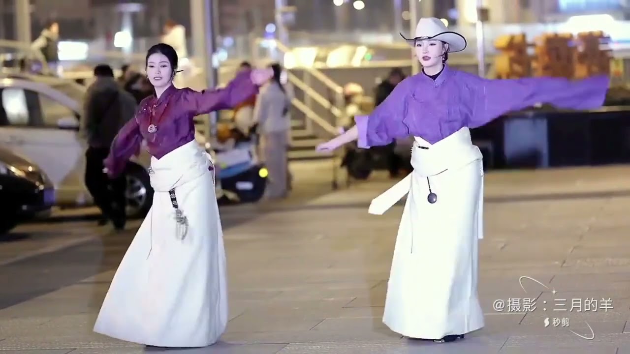 漂亮的藏族姑娘，街头锅庄舞