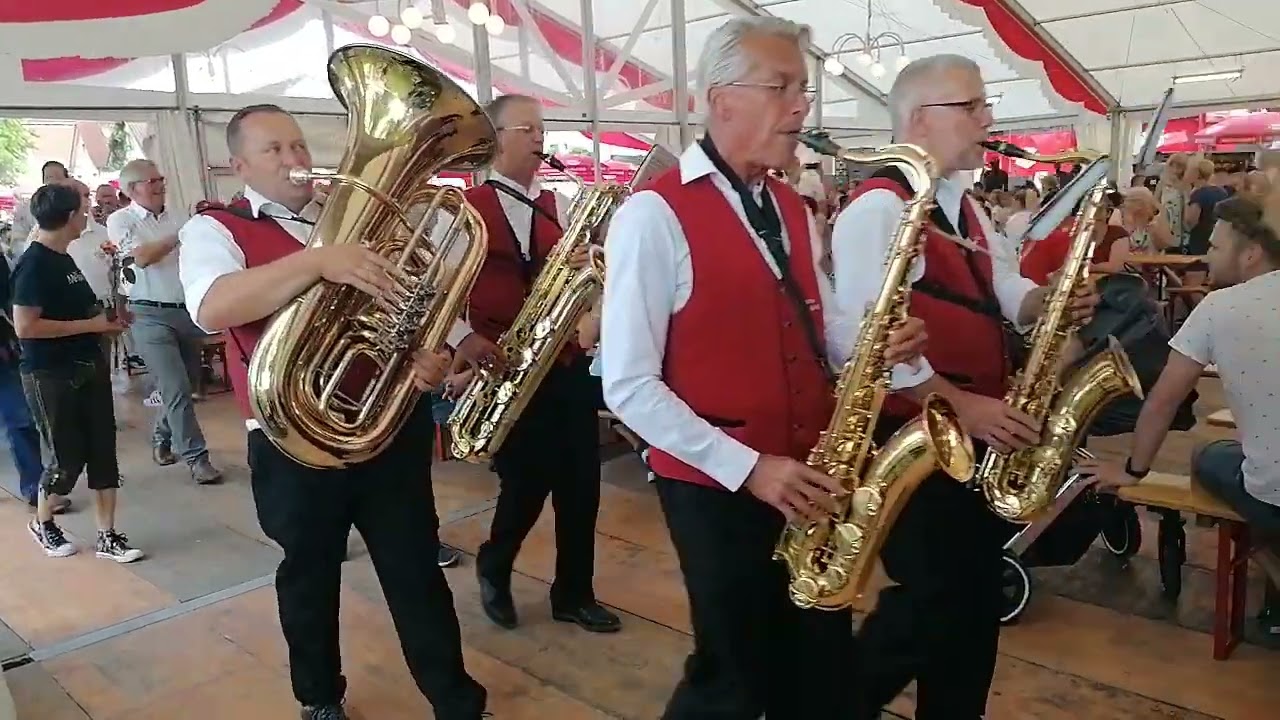 Bächtlefest Einzug der Stadtmusik ins Festzelt 2022 in Bad Saulgau