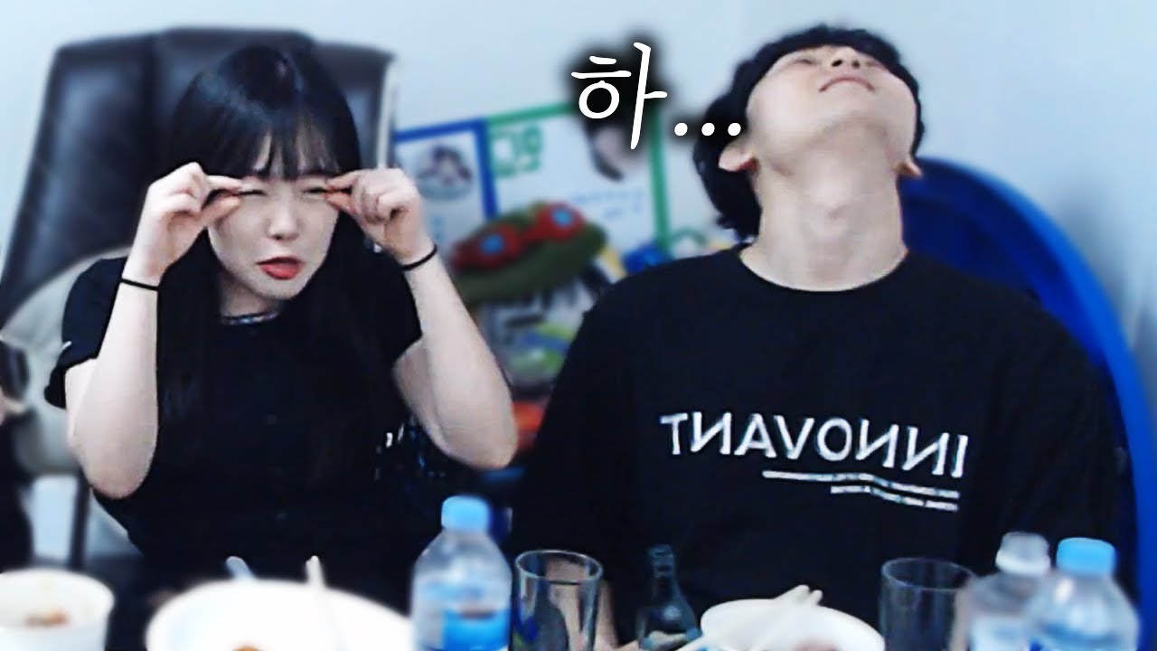 옆에서 계속 자극 하는 여자...