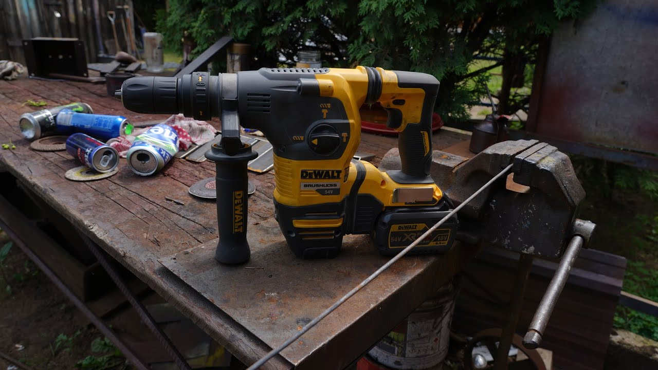 Prostowanie drutu stalowego 4 mm wiertarką . Straightening steel wire with a 4 mm drill