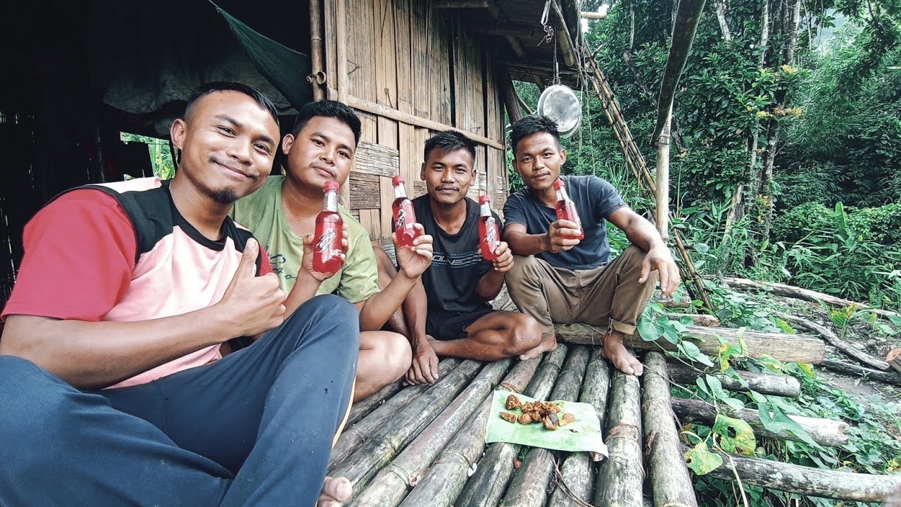 HIKING WITH BESTIES IN THE JUNGLE | VILLAGE LIFE