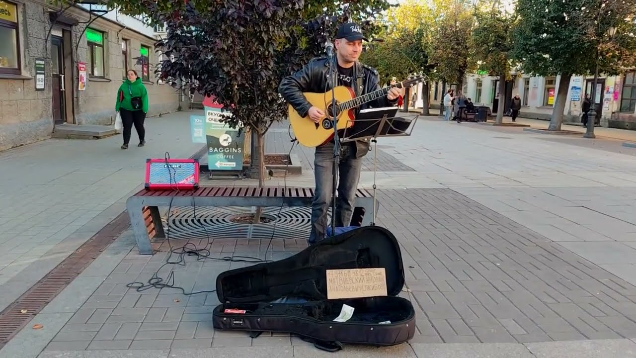 Стрит -музыкант г. Гатчина - Анатолий Матвиевский. 🎸🔥👍🤘💃🕺#уличные_музыканты
