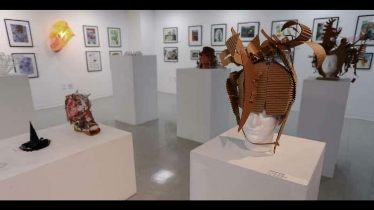 listening A2 Art gallery