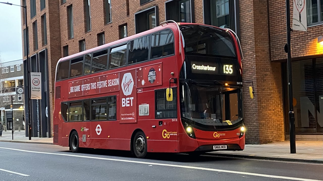 *Fast* London Docklands Route 135 | Alexander Dennis Enviro 400MMC Volvo B5LH (EHV10, BL15HBX)