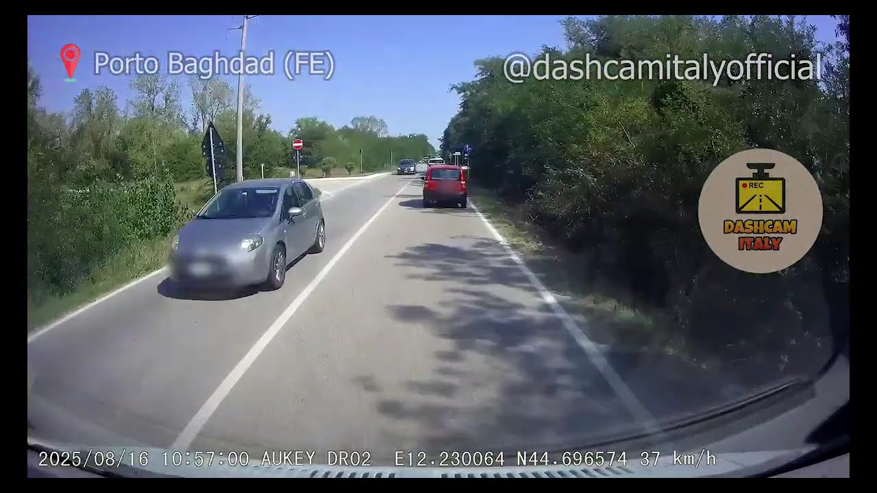 Idiots in Cars Italy "Furboni al Volante" Dashcam Idiots Fail Compilation August 2025