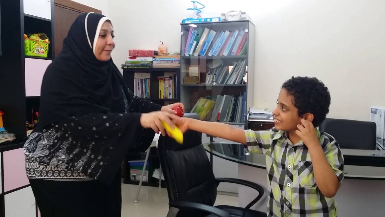 التدريب علي تنفيذ الاوامر البسيطة بعد اتقان هات وخذ تساعد علي زيادة الادراك والتركيز (غادة سرور)