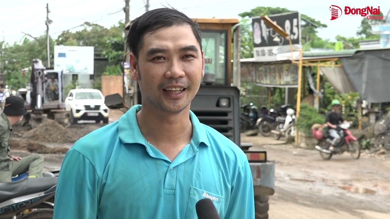 Đường xuống cấp, dân tự bỏ tiền túi vá đường