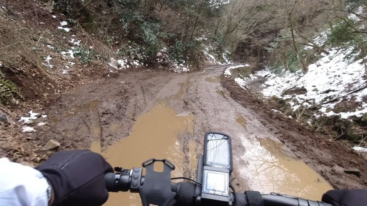 【ミニベロe-bikePSA1】泥だらけの林道を走る泥遊び