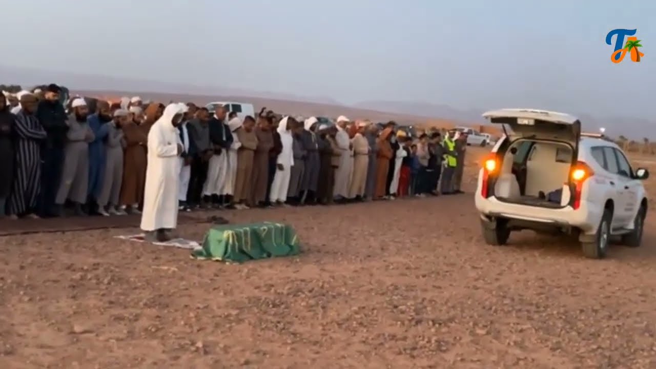 صلاة الجنازة على جثمان الطفل يونس العلاوي بمقبرة أولاد العشاب بجماعة الروحا زاكورة