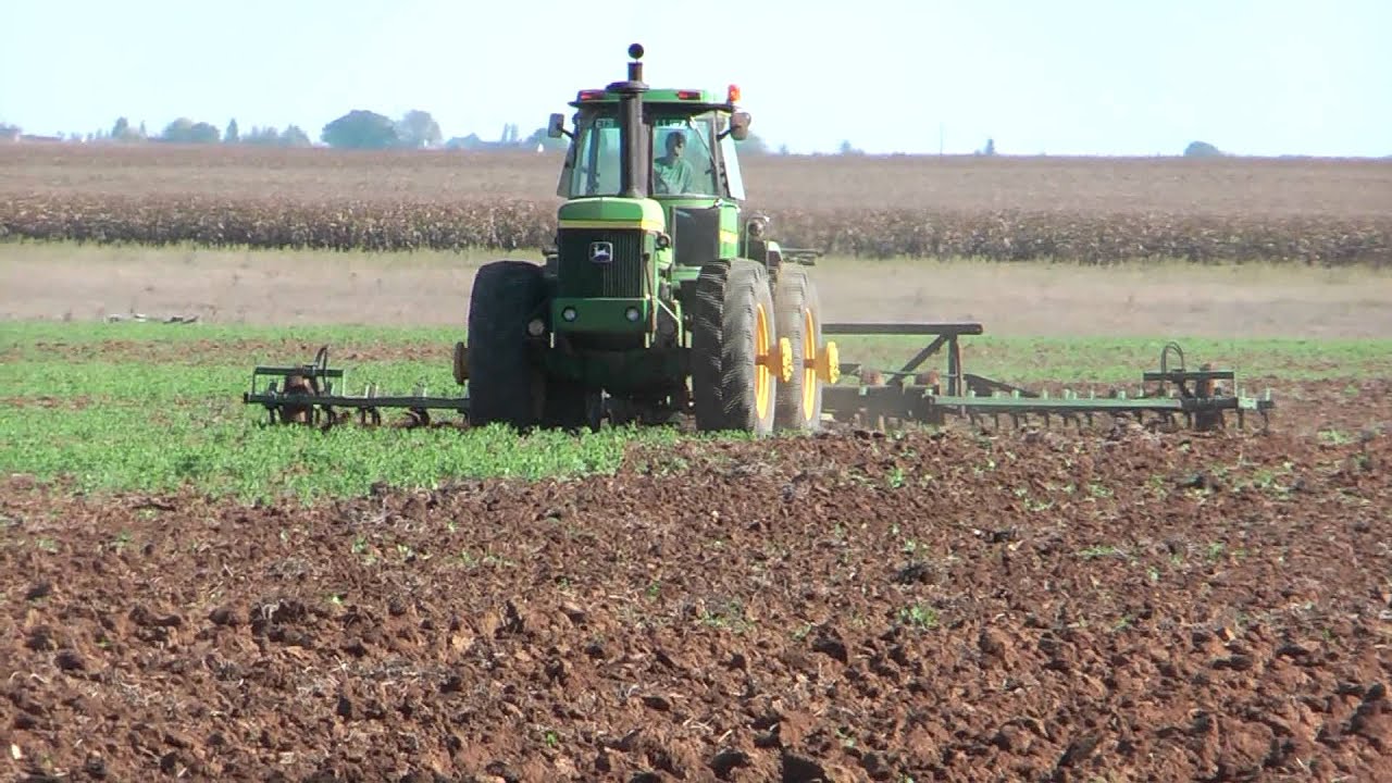 Articulé John Deere 8630 & chisel 10m - stubble cultivation