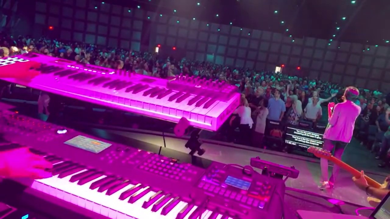 Sunday live worship
