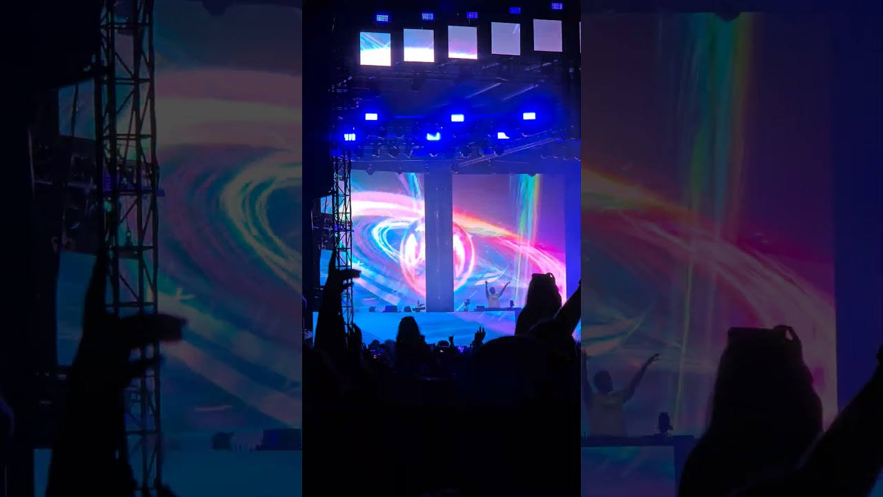 #Spectrum #Zedd #fvdedinthepark #rave #music #music #maplestory #forever #aura #lights #love