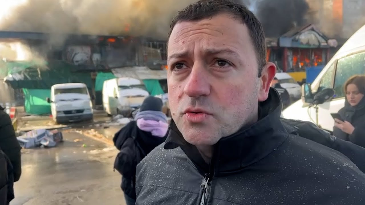 Luka Čaušić: Požar u bloku 70 gasi 62 vatrogasca, čuju se i detonacije