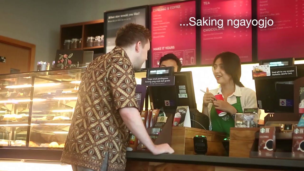 Bule lancar bahasa indonesia pesan kopi jos di Starbucks