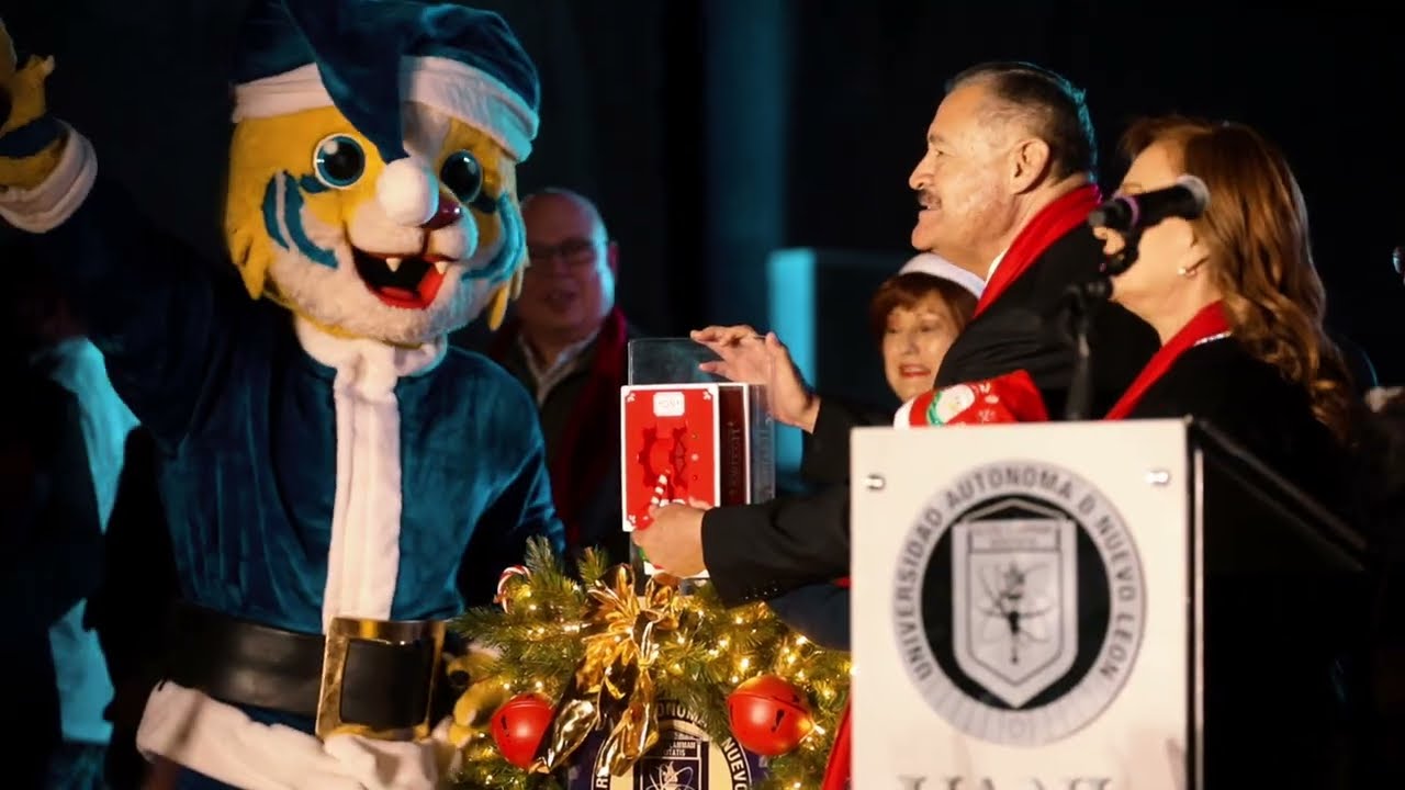 Encendido del Pino Navide&ntilde;o UANL 2025