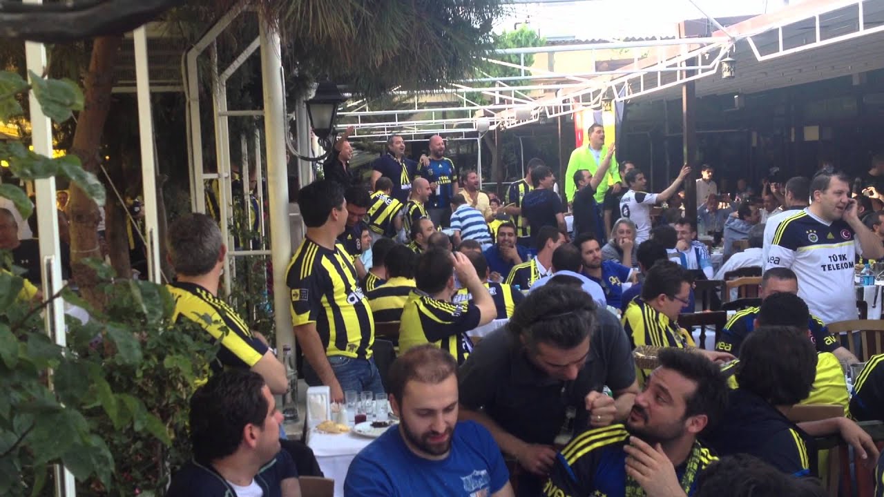 Fenerbahce cimboma kufurlu tezahurat... OLUMUNE FENERBAHCE ekinler dize kadar