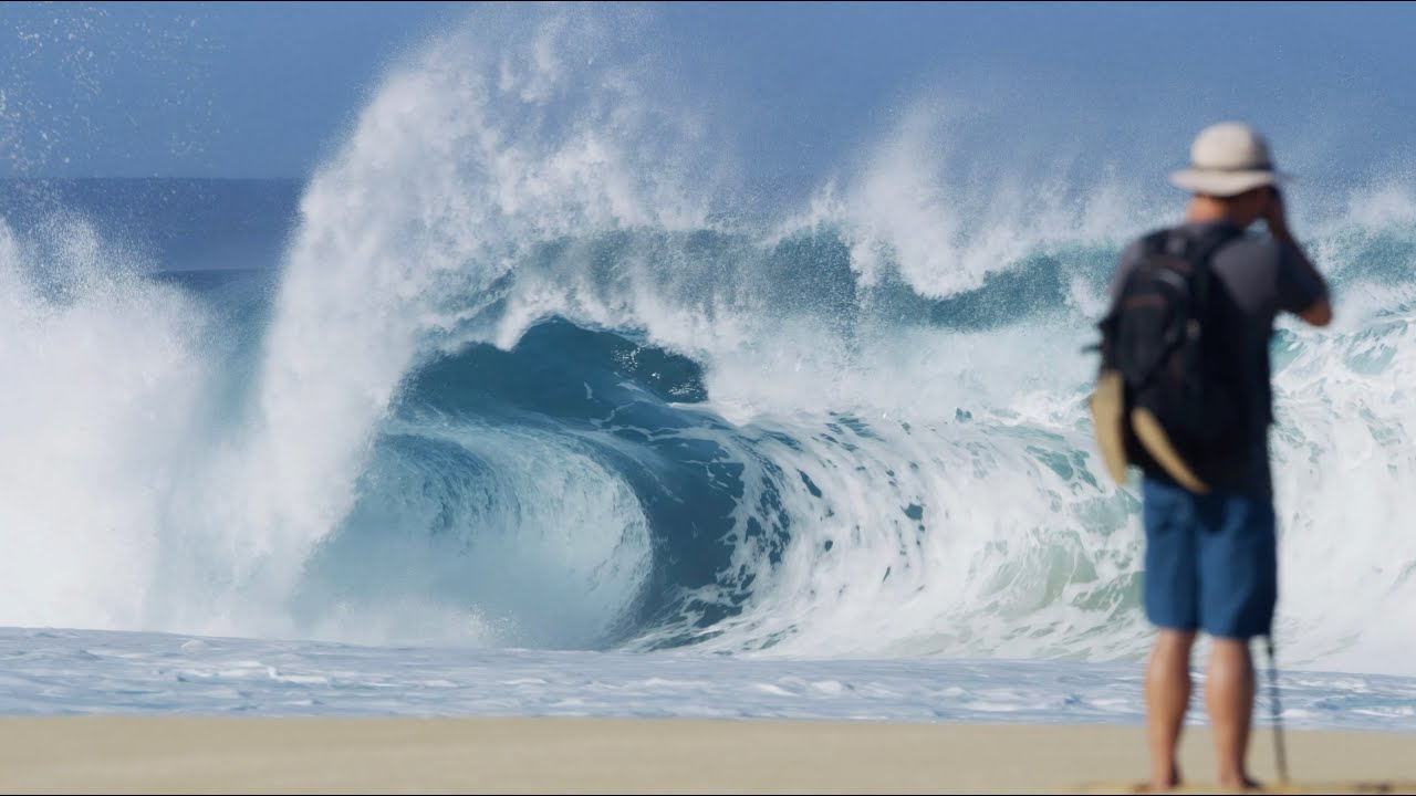 Scoring a sandbar down from Pipe | John John during Winter 2017