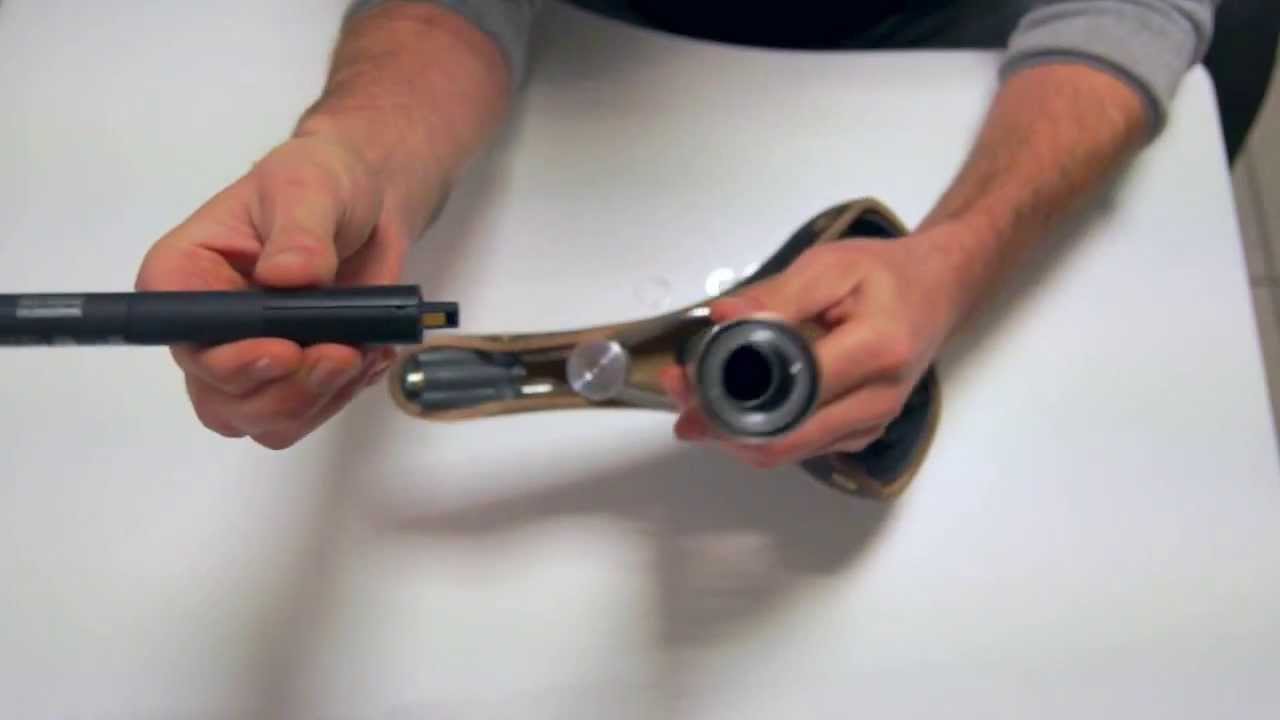 Batterie Shimano Di2 int&eacute;gr&eacute;e dans une tige de selle titane.