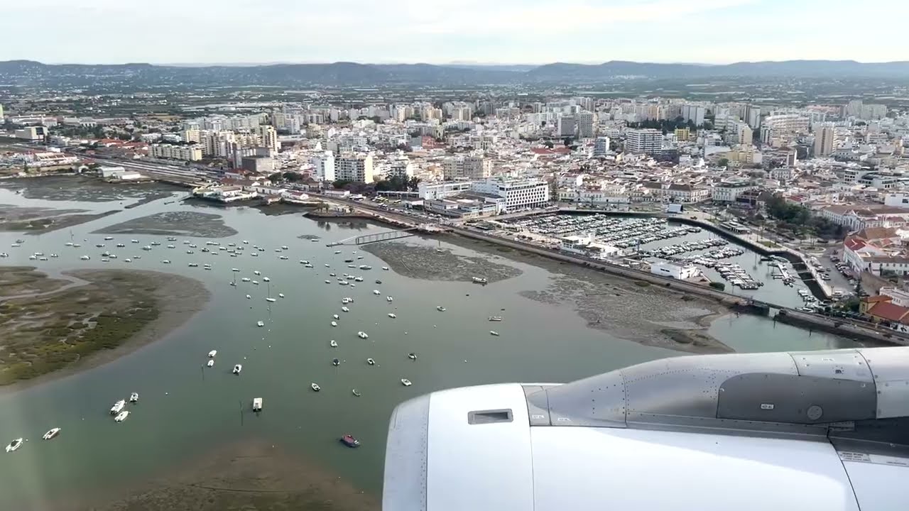 Faro International Airport. Landing A320.