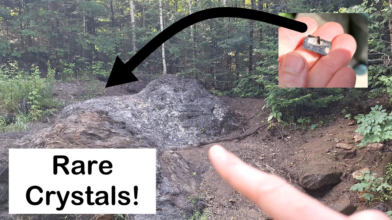 Looking For Rare Crystals On the Side of The Road! Ontario Rockhounding