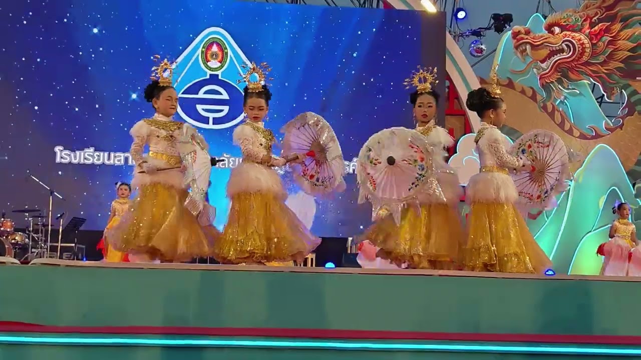 ข้าวสวยเต้นงานตรุษจีนปากน้ำโพ ปี110