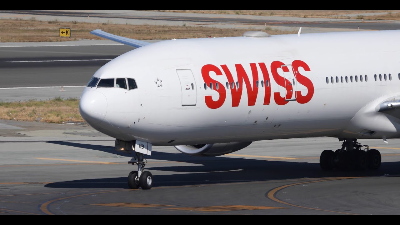 SFO Planespotting - Close Action