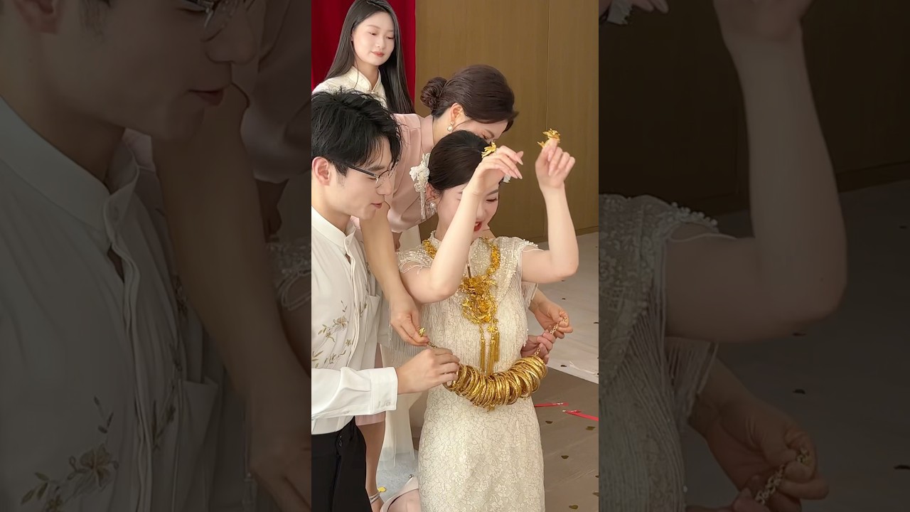 Undeniably the bride has 5KG of gold 🔥🔥🔥#wedding #shortvideo #beautiful #makeup #dress #chinese