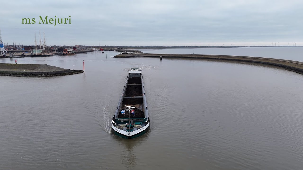 ms Mejuri geladen in Harlingen