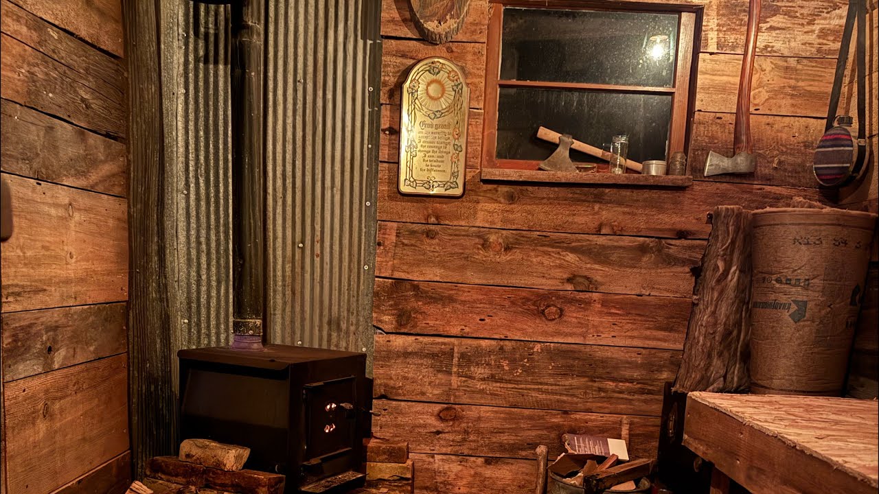 Scary night in the Hobo Cabin #trappercabin #shack #boonies