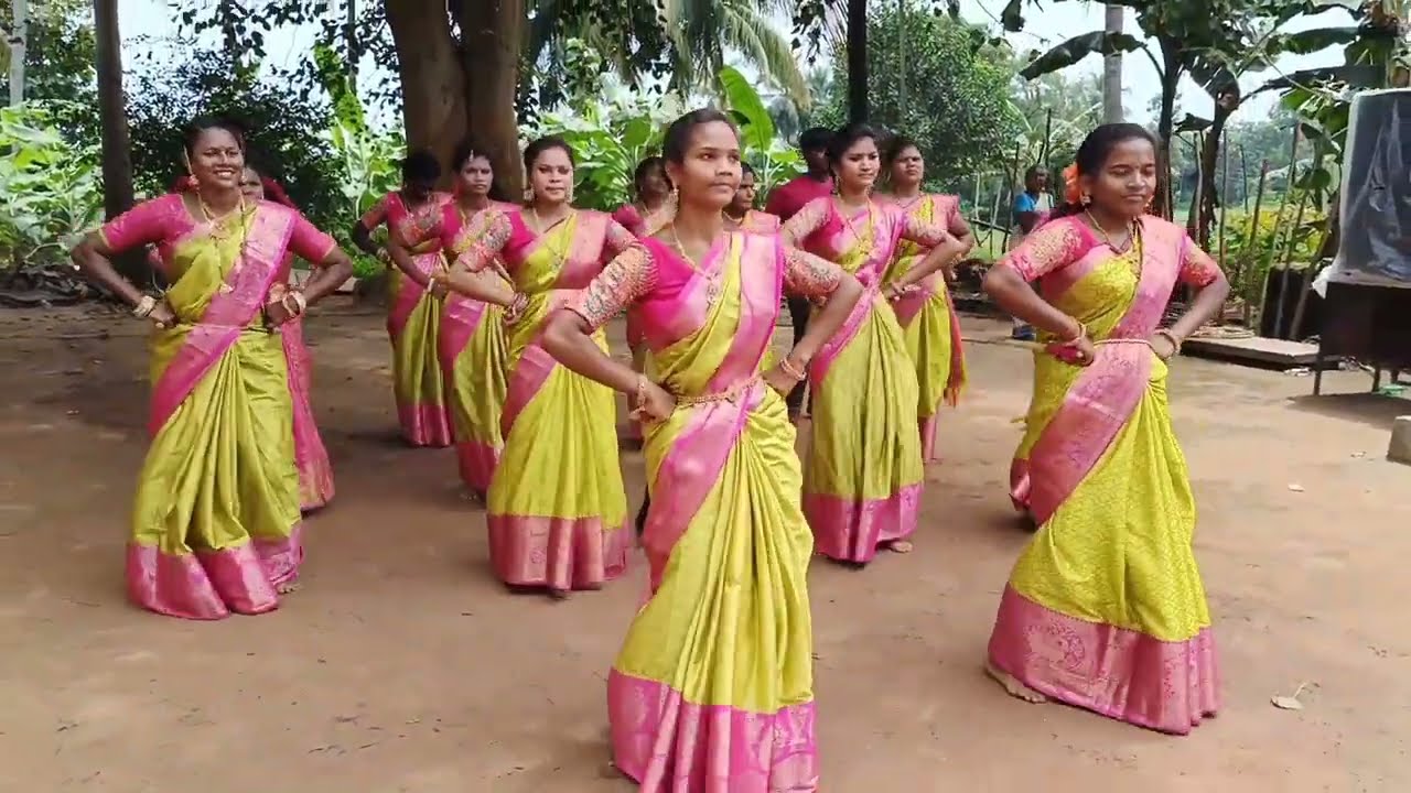 Yellu vachi godaramma kolatam dance Mushidipalli 8712903454 / 96661 92842