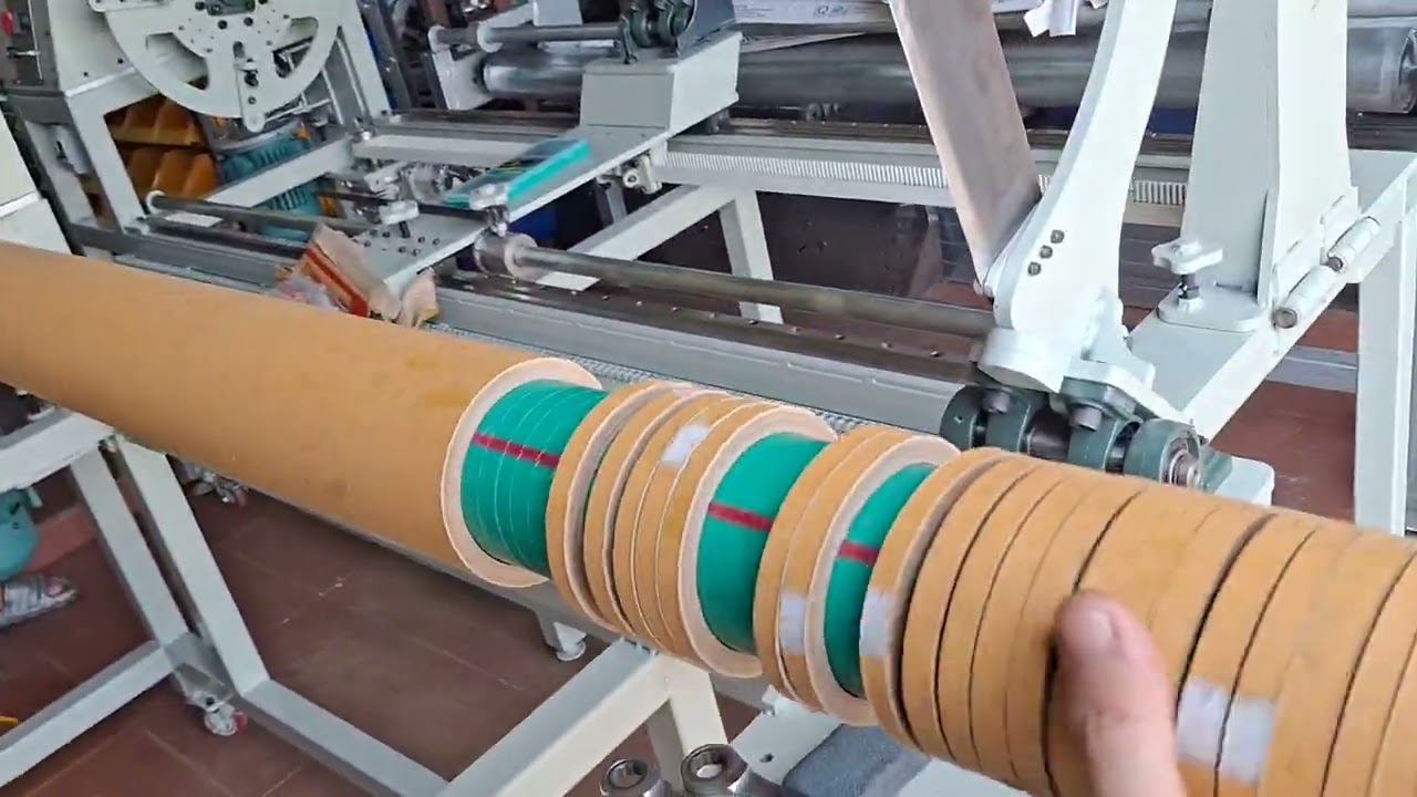 Máy cắt viền bánh vải không dệt . tự động bằng cơm