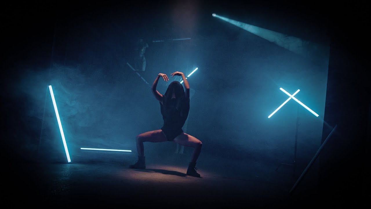 Sarah Wild - VIOLET (Official Music Video)