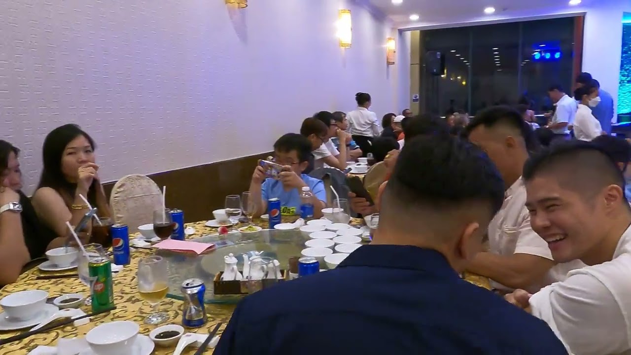 陳錦威表弟60歲生日宴會席設越南堤岸愛華大酒樓。Ăn tiệc mừng sinh nhật trong nhà hàng Ái Huê .