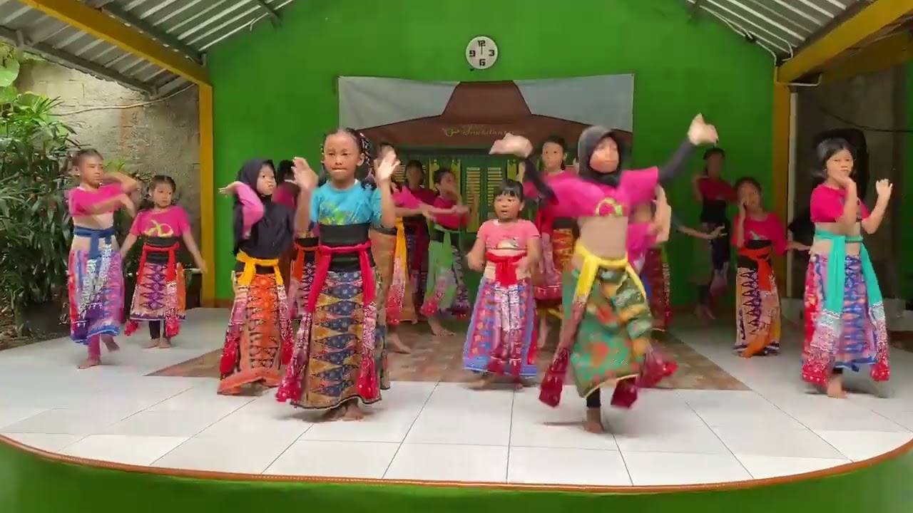Tari Gelatik Cantik