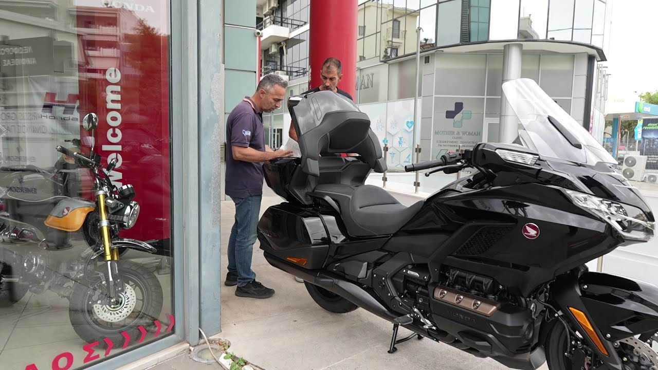 HONDA GOLDWING 2023 side Box and top Box space