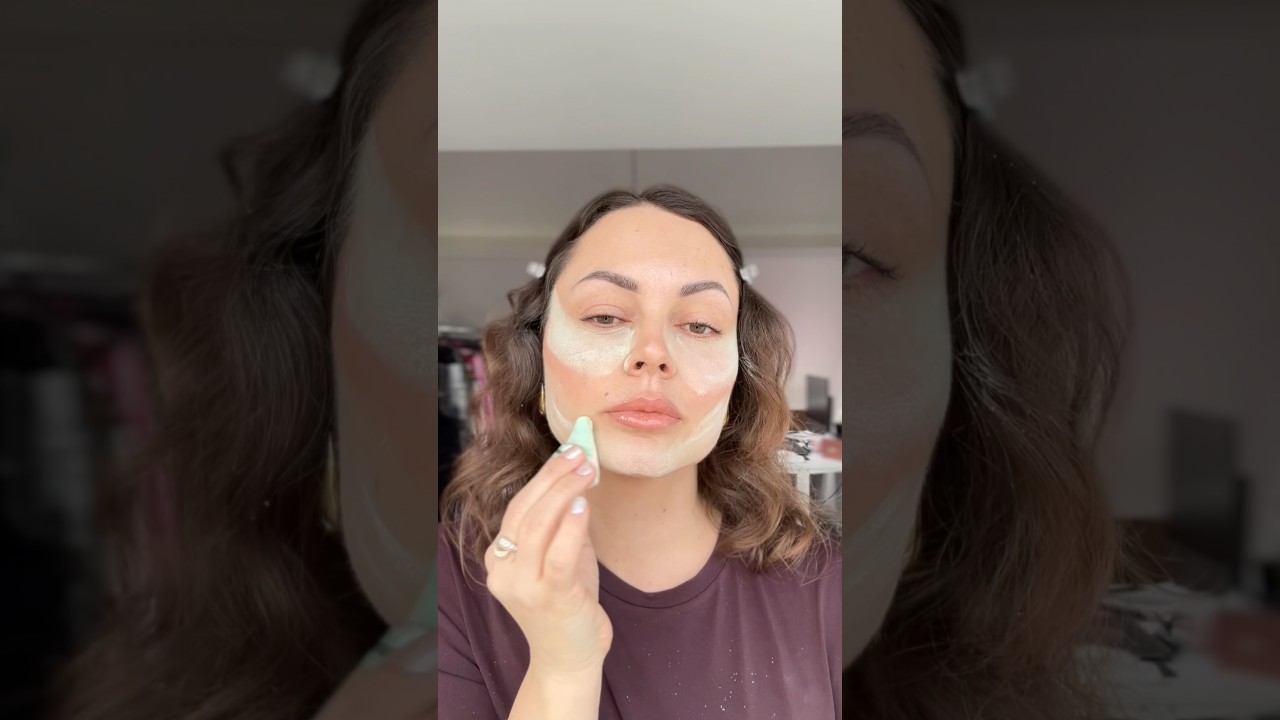 Новая рассыпчатая пудра Huda Beauty в оттенке &laquo;Молочный торт с матчей&raquo; 💚 #розацеа #hudabeauty #ма...